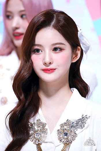 Nmixx K-pop, Wonyoung cutting, Sullyoon expert, Nmixx HD phone wallpaper