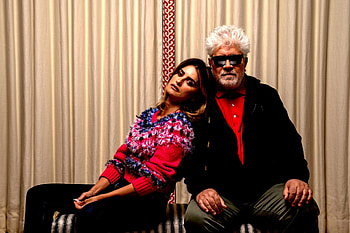 Penelope Cruz interview, Pedro Almodovar, Parallel Mothers HD wallpaper