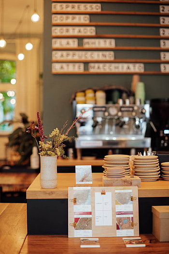 Coffee and cake paradise, Vegan options, Specialty drinks, Relaxed setting HD phone wallpaper