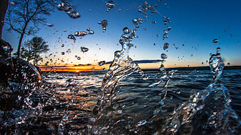 Water splashes, sea, sunset, close up HD wallpaper
