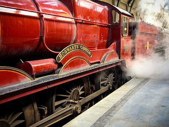 Platform 9 3/4 movies, Diagon Alley at Universal Studios, Orlando attractions, Wizarding wonder HD wallpaper
