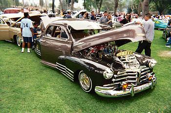 OLD CHEVY LOWRIDER, classic, custom, lowered, car, cars, low, chrome, outside, autos, show, slow, cool, auto, chevy, lowrider HD wallpaper