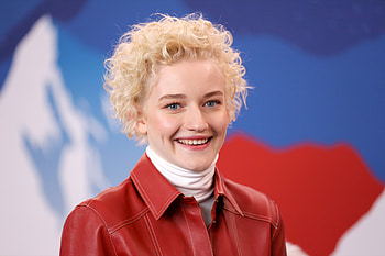 Julia Garner, Inventing Anna facts, Ozark star, Surprising fun facts HD wallpaper
