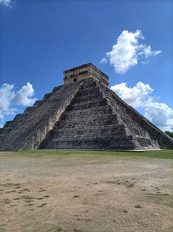 Fevereiro 2022, Dama de Ouros, Travel inspiration, Chichen Itza's allure HD phone wallpaper