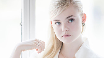 Elle Fanning, Blonde beauty, Fashionable , Stunning visuals HD wallpaper
