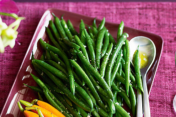 Garlicky green beans, Savory side dish, Garlic-infused goodness, Burst of flavor HD wallpaper