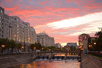 Dambovita River In Bucharest Romania, river, dambovita, romania, bucharest HD wallpaper