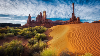 Desert - Dunes Monument Valley Geology Erosion Utah Shrubs Arizona Sandstone Buttes Beautiful Deserts Cliffs Clouds HD wallpaper