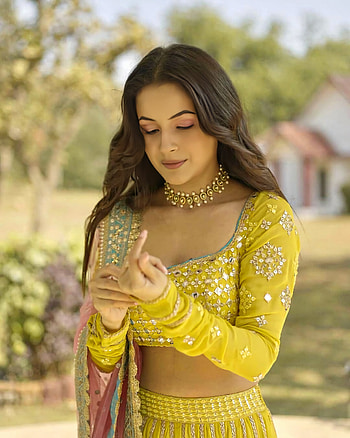 shehnaz gill, people_in_nature, Bollywood HD phone wallpaper