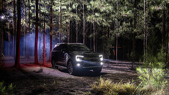 Ford Everest Platinum 2022 2 Cars HD wallpaper