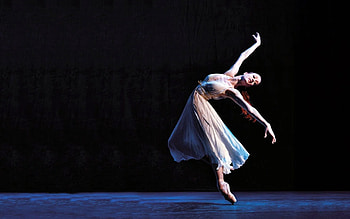 Dancer HD wallpaper