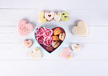Rose, heart shape, cookies, macaron HD wallpaper