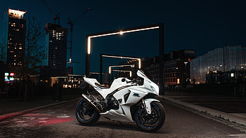 Suzuki GSX, cityscape, motorcycles, suzuki, night, nighttime HD wallpaper