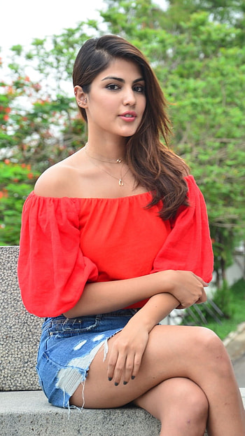 Rhea Chakraborty, Beautiful, Actress HD phone wallpaper