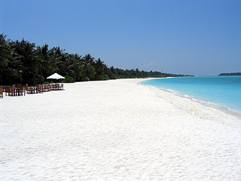 Stroll Down the Beach, sky, sand, ocean, beach HD wallpaper