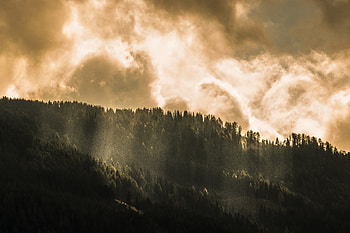 Sun beams, trees, nature, sunset, clouds HD wallpaper
