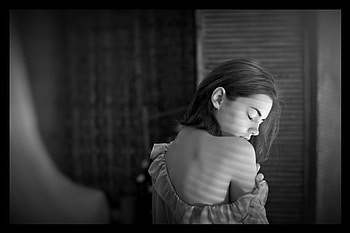 So drunk with your memories, sweet, think, black and white, alone, beautiful, lovely, woman, memories HD wallpaper