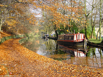 Wade Lock, Huddersfield Narrow Canal, Uppermill, in Autumn., boat, scenery, canal, path, fall, autumn, leaf, nature HD wallpaper
