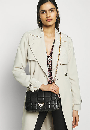 Michael Kors, Sleek chain shoulder bag, Black and chic, Fashionable accessory HD phone wallpaper