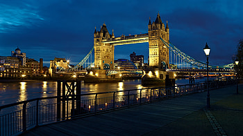 London Bridge at night, River scenery, Architectural beauty, London travel HD wallpaper