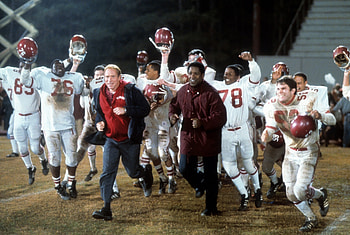 Remember the Titans, Intense football game, Racial slurs incident, Inspirational team HD wallpaper