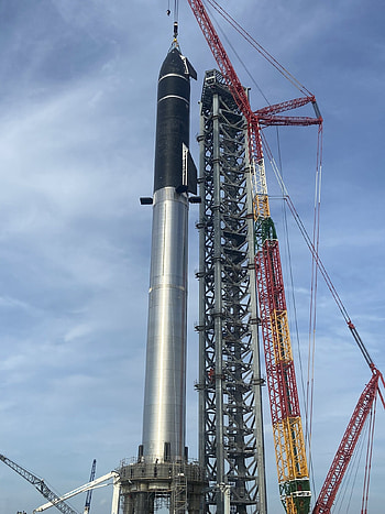 Mechazilla movement, SpaceX tests, Catching arms, Starship prototype HD phone wallpaper