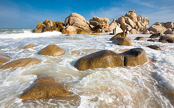 Big rocks in Beach ocean, waves, coast, bleu, rocks, ocean, beach HD wallpaper