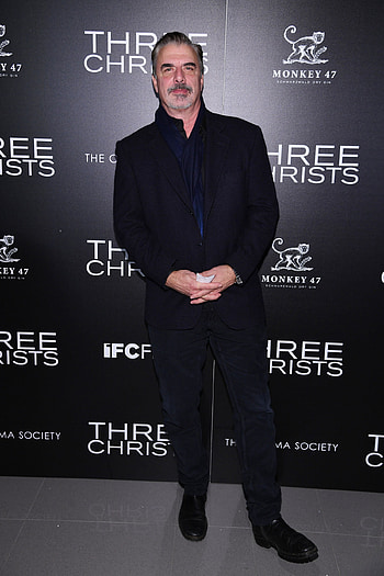 Chris Noth, Marriage status, Absence of wedding ring HD phone wallpaper