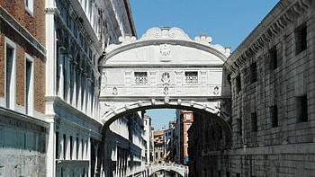 Bridge of Sighs, Doges palace tour, Venezia Italy HD wallpaper