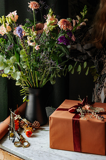 Flowers, Bouquet, Box, Gift, Present HD phone wallpaper