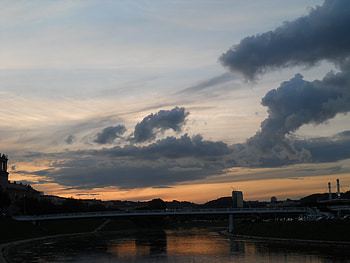 Evening in Vilnius center, river, white bridge, neris, evening, cloudly HD wallpaper