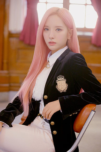 WJSN (Cosmic Girls), Pop idols, K-pop sensation, Iconic girl group HD phone wallpaper