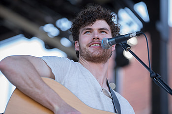 Vance Joy (Music), Upbeat rhythms, Infectious energy, Crowd favorite HD wallpaper