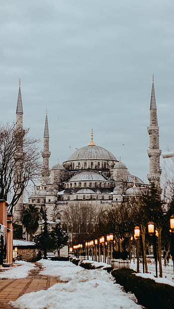 Beautiful winter scene featuring the iconic Blue Mosque in Istanbul with snow and a cloudy sky. HD phone wallpaper