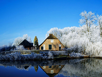 Farmhouse in Winter, river, reflection, snow, ice, tree HD wallpaper