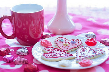 Lovely Sweets, Valentine, pink, love, hearts, Sweets, cup HD wallpaper