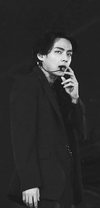 BTS Teahyung HD phone wallpaper