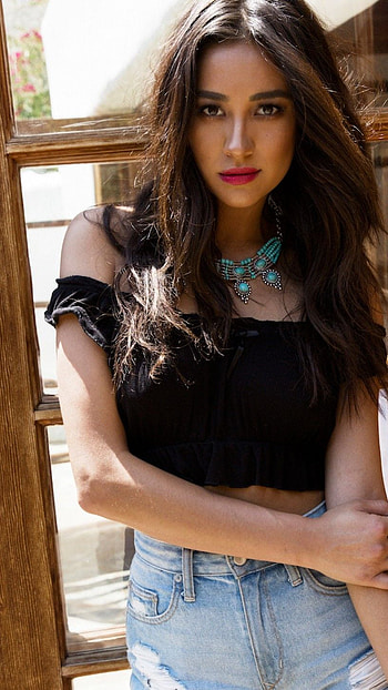 Shay Mitchell, canadian actress HD phone wallpaper