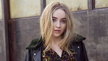 Blonde Grey Eyes Sabrina Carpenter Girl Model Is Wearing Yellow Black Jerkin Girls HD wallpaper