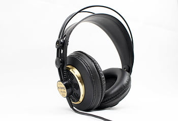 High-quality black and gold studio heads with thick padding on a white background, ideal for music professionals. HD wallpaper