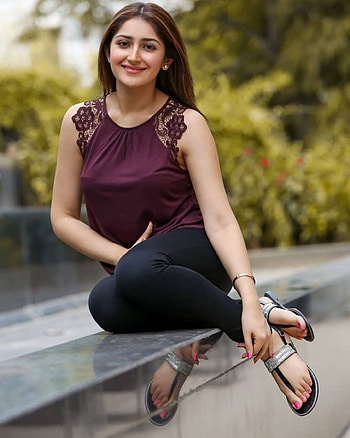 Saiyesha saigal, actor, human_body HD phone wallpaper