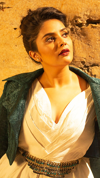 Sreemukhi, model, actress, anchor HD phone wallpaper