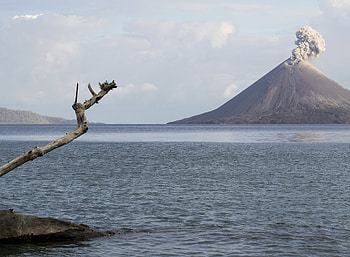 Krakatoa Island, Magnificent scenery, Manon Houston, Indonesia HD wallpaper