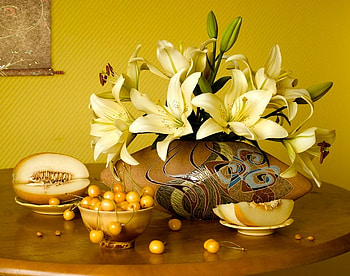 still life, graphy, vase, beauty, melon, cherry, yellow, fruit, flowers, flower bouquet, harmony HD wallpaper