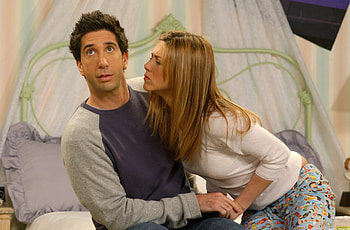 Rachel Green from Friends, Yellow fashion, The Teen Gazette article, Rachel's style HD wallpaper