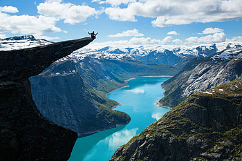 Troll's Tongue, Norwegian Fjords HD wallpaper