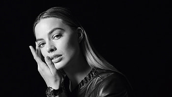 Margot Robbie Chanels J12 Campaign 2021 , margot-robbie, celebrities, girls, hoot, dark, monochrome, black-and-white HD wallpaper