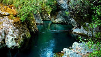 Sabine River, Texas-Louisiana, plants, canyon, deep blue, water, rocks HD wallpaper