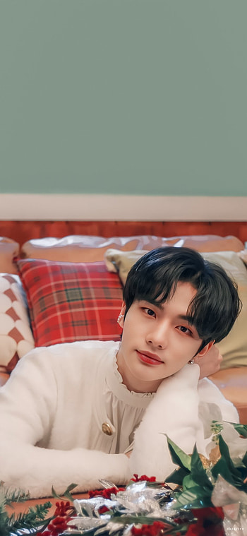 Hyunjin, StrayKids, Christmas EveL HD phone wallpaper