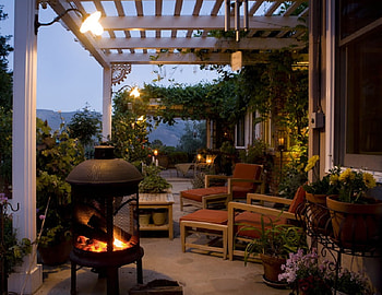 Perfect evening, plants, flames, house, fireplace, nice, mountain, chairs, patio, flowers, fire HD wallpaper